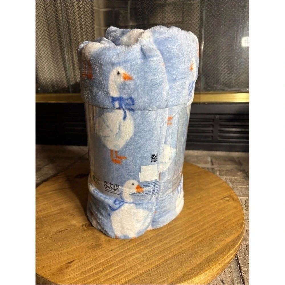SILLY GOOSE Geese Blue & White Throw Blanket 5x6 ft - The Big One - New